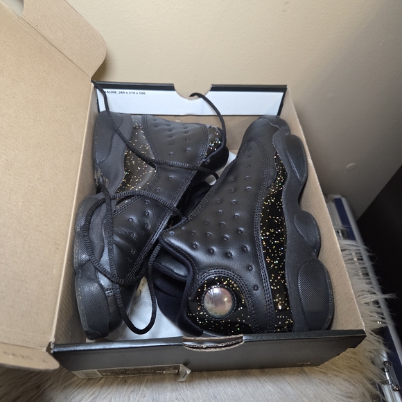 Big Kid's Jordan 13 Retro Black/Metallic Gold - Picture 2 of 7